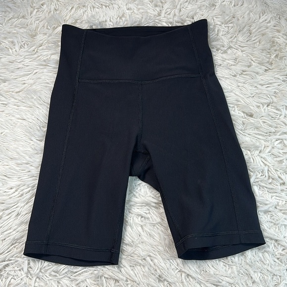 Lululemon Ribbed Contoured High-Rise Short 8" Black - Picture 1 of 6